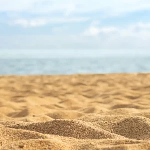premiere-dessine-sable-plage-eau